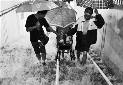北京昨日遭遇61年最大暴雨 一天連發(fā)五次預(yù)警