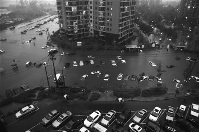 北京昨日遭遇61年最大暴雨 一天連發(fā)五次預(yù)警