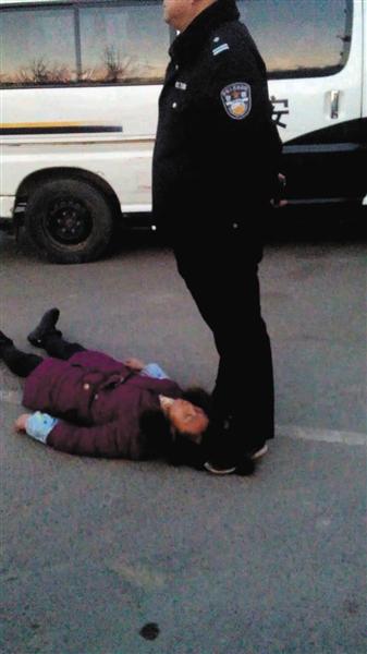 討薪死亡農(nóng)婦家屬:在省委省政府門(mén)口伸冤沒(méi)效果