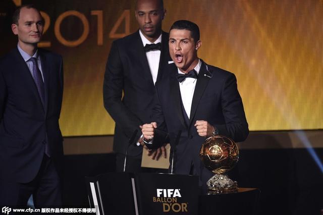 C羅強(qiáng)勢(shì)蟬聯(lián)FIFA金球獎(jiǎng) 梅西第二諾伊爾第三