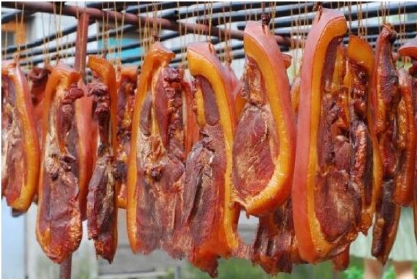 熏臘肉污染空氣系謠言 媒體做實(shí)驗(yàn)驗(yàn)證:不造成實(shí)質(zhì)影響(圖)2