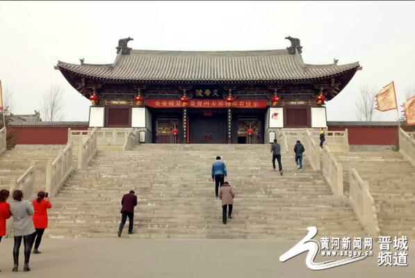 市民游興不減 炎帝陵景區(qū)客源不斷